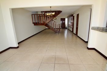 Venta casa de 2 pisos con jardín y terraza, Moravia. (FE) en San Vicente, Moravia, San José — $198,000 - Foto 2 de 17