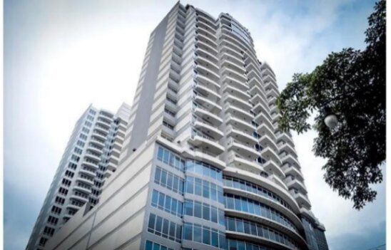 Se vende espacioso apartamento en Torre de Paseo Colon 24-622 in Merced, San José — $235,900