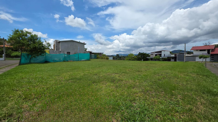 Lote Esquinero de 500 m² en Venta en Condominio Montezuma in Grecia, Alajuela — ₡ 52 000 000 - Photo 3 of 8