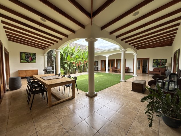 VENTA DE CASA EN RESIDENCIAL TREJOS MONTEALEGRE, ESCAZÚ in San Rafael, Escazú, San José — $768,000
