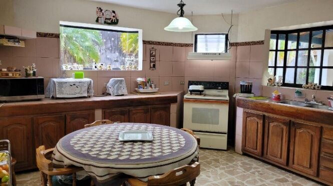 Venta de Casa en Granadilla Curridabat uso de suelo Mixto  in Granadilla, Curridabat, San José — ₡ 170 000 000