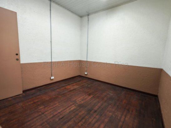 MLS-27-163 LS ALQUILER LOCAL COMERCIAL EL CARMEN SAN JOSE CONTACTENOS AL # 86127562 in Carmen, San José — ₡ 125 000