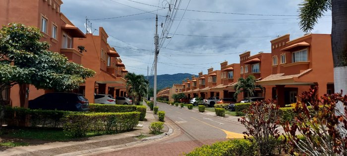 Casa en venta en Guácima, en Condominio Doña Elsie en Guácima, Alajuela — $130,000 - Foto 3 de 40