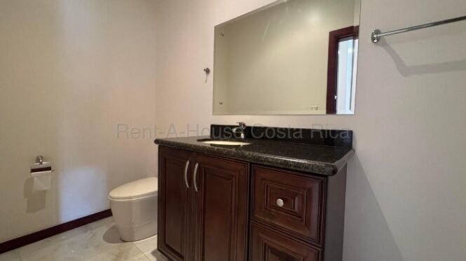 Alquiler de Apartamento AMUEBLADO en Escazú-San Rafael. RAH 27-32 en San Rafael, Escazú, San José — $2,500