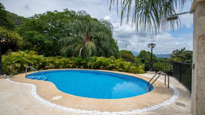 Gran casa de estilo moderno en una comunidad rural de lujo. en Atenas, Alajuela — $1,100,000 - Foto 3 de 20
