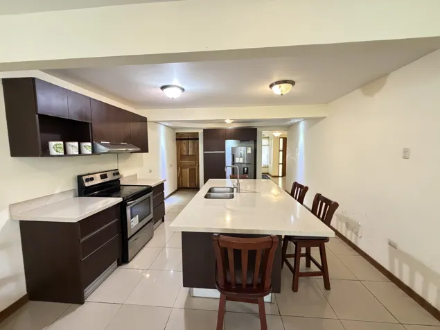 Se vende amplia casa de una planta en Los Colegios, Moravia (FV) in San Vicente, Moravia, San José — $350,000 - Photo 2 of 15