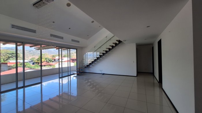 Amplio Apartamento de 2 Niveles en Santa Ana, propiedad adjudicada 3% in Santa Ana, San José — $445,055 - Photo 3 of 11