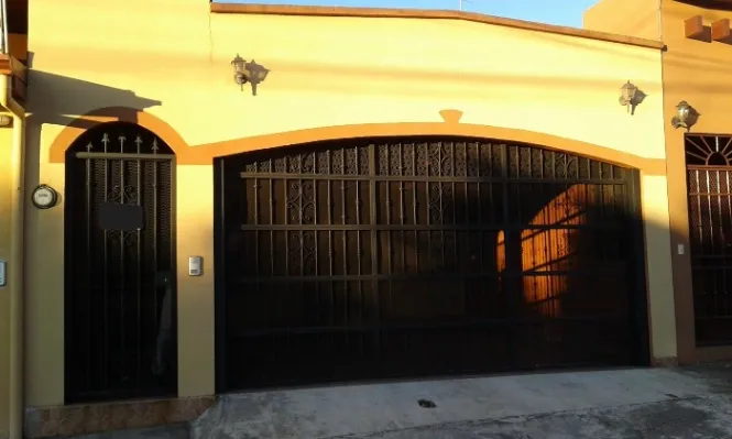 Se vende casa en San Francisco Heredia 26-2083 in San Francisco, Heredia — ₡ 96 000 000 - Photo 2 of 19