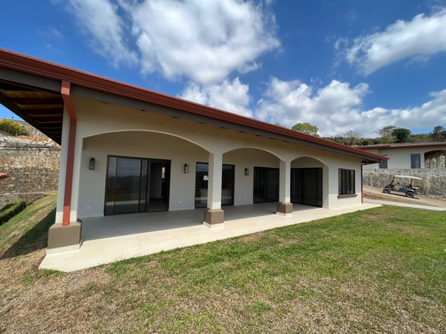 Casa en Venta en Naranjo, Casa Pochote II, en Residencial Oro Monte in Cirrí Sur, Naranjo, Alajuela — $2,000