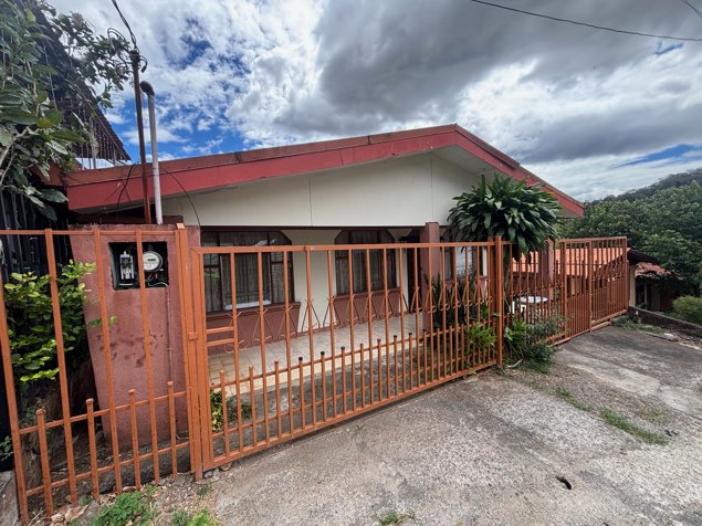 Casa asequible en vecindario tranquilo in Atenas, Alajuela — $100,000 - Photo 2 of 14