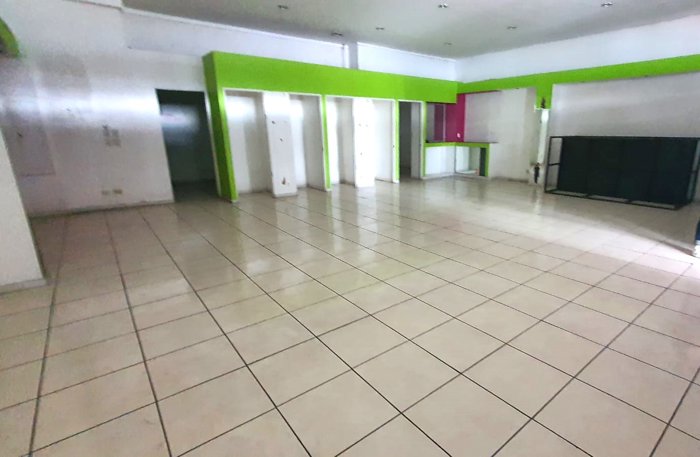 ALQUILER DE LOCAL, SAN JOSÉ, PLAZA ROHRMOSER en Pavas, San José — $2,305