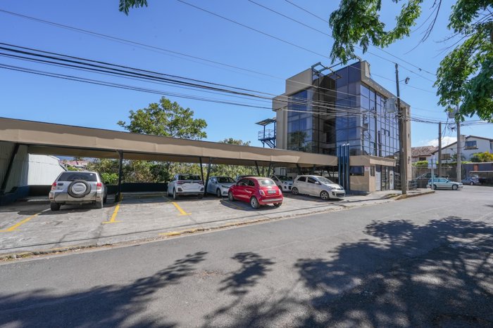 Edificio Comercial de 1100m2 en Barrio Escalante in Carmen, San José — $11,500