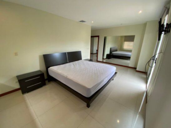 Se vende moderno apartamento en condominio en San Rafael Escazú 25-1722 en San Rafael, Escazú, San José — $350,000