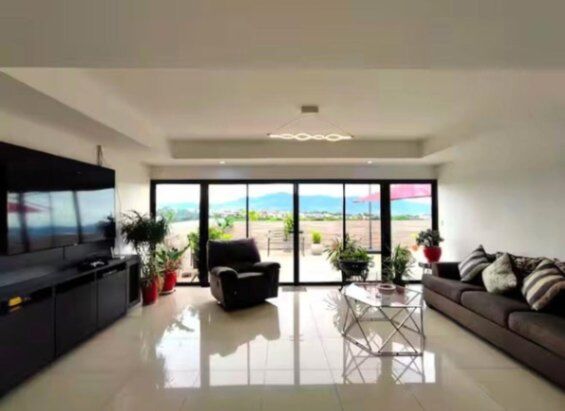 Se vende moderna casa de 2 plantas con terraza en Alajuela 26-142 in Alajuela — $395,000