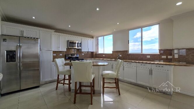 ESCAZU DE 3 HABITACIONES - AMUEBLADO - 205m² - CUARTO DE SERVICIO en Escazú, San José — $2,500 - Foto 3 de 15