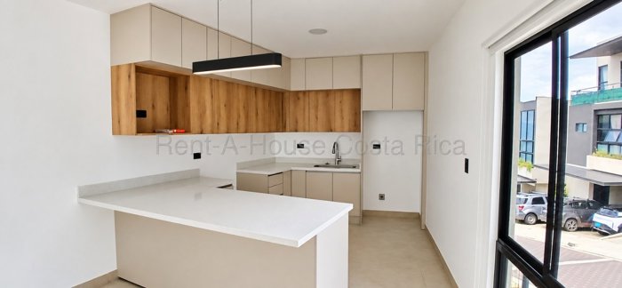 Alquiler de Hermosa Casa en Guachipelín de Escazú in Escazú, San José — $2,200 - Photo 3 of 12