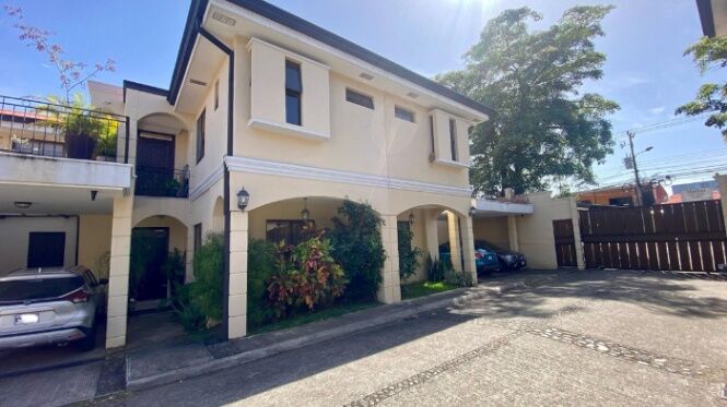 VENTA DE CASA EN CONDOMINIO , SANTA ANA $250.000  COD#26-217 en Santa Ana, San José — $250,000