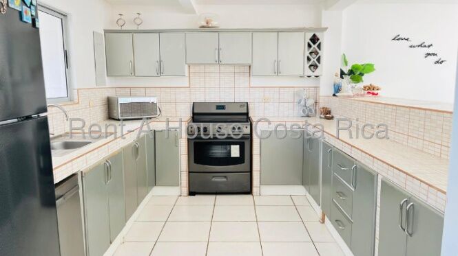 HERMOSA CASA DE PLAYA EN VENTA EN PUNTA LEONA in Tárcoles, Garabito, Puntarenas — $270,000