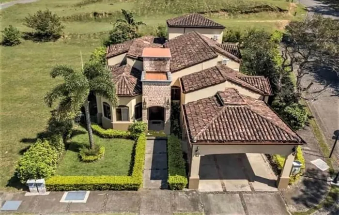 VENTA / Majestuosidad y Exclusividad en Santa Ana in Brasil, Santa Ana, San José — $600,000