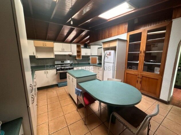 Venta de Propiedad con Uso Mixto en San Vicente de Moravia, Los Colegios. RAH 27-9 en San Vicente, Moravia, San José — ₡ 162 500 000
