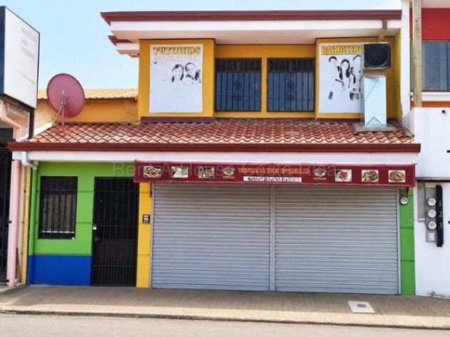 Se vende casa con uso de suelo mixto en Mercedes Heredia 27-162 en Mercedes, Heredia — ₡ 120 000 000