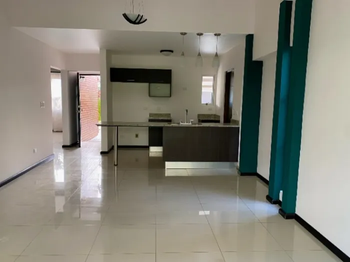 CityMax Alquila Casa Residencial en Heredia  en Ulloa, Heredia — $1,000 - Foto 2 de 13
