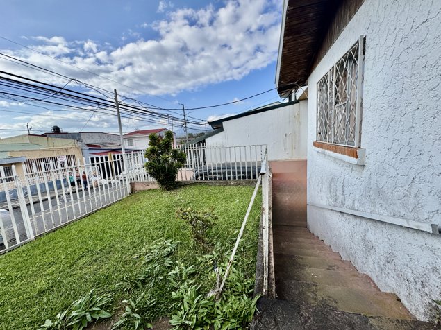 Venta de casa en Moravia, San Vicente - Independiente en San Vicente, Moravia, San José — ₡ 80 000 000 - Foto 2 de 25