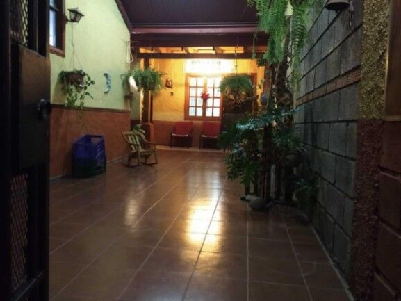 Se vende espaciosa casa con apartamento en Mercedes San José 23-1894 in Mercedes, Montes De Oca, San José — $252,000