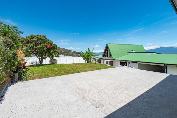 Se vende propiedad, en Escazú, en Condominio en Escazú, San José — $649,000