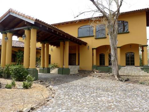 Grande casa & rancho/piscina estilo colonial in Atenas, Alajuela — $1,500,000