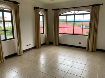 Alquiler de Confortable Casa en Piedades, Santa Ana / Mls. 26-636 OFC JB en Piedades, Santa Ana, San José — $3,500 - Foto 5 de 6