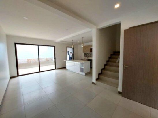Se alquila casa con patio en condominio de San Antonio Escazú 26-354 in Escazú, San José — $1,600