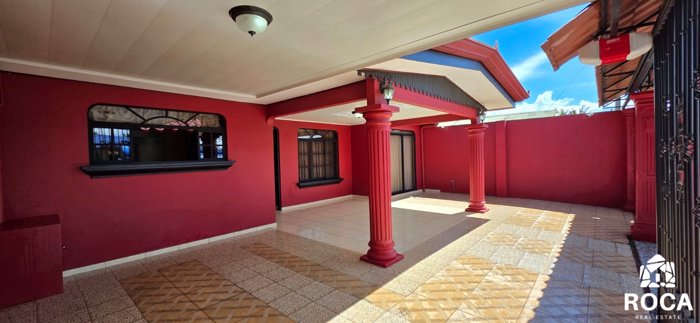 Linda Casa con 4 habitaciones en Pérez Zeledon en Daniel Flores, Pérez Zeledón, San José — $192,000 - Foto 3 de 10