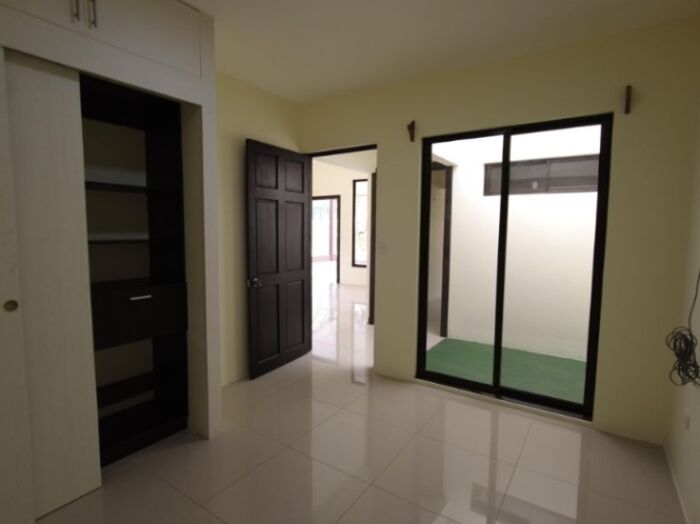 CASA EN VENTA EN SAN RAFAEL DE HEREDIA en San Rafael, Heredia — $185,000