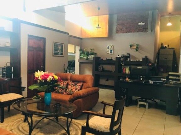 Venta de 2 Casas en Catedral, San José. RAH 26-1130 en Catedral, San José — $350,000