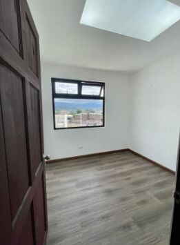 ALQUILER DE OFICINAS, CURRIDABAT, PINARES, OFICENTRO MOMENTUM en Curridabat, San José — $1,883