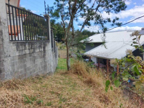Lote en venta en Carrizal de Escazú con zona plana y doble acceso #26-1895 GS en Escazú, San José — $360,000