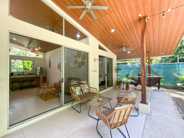 Venta de Casa Playa Negra Limón 500 m2 in Cahuita, Talamanca, Limón — $220,000 - Photo 2 of 21