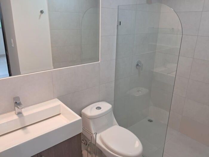 Alquiler de Moderno Apartamento en Heredia. RAH 26-1122 en Heredia — $1,100