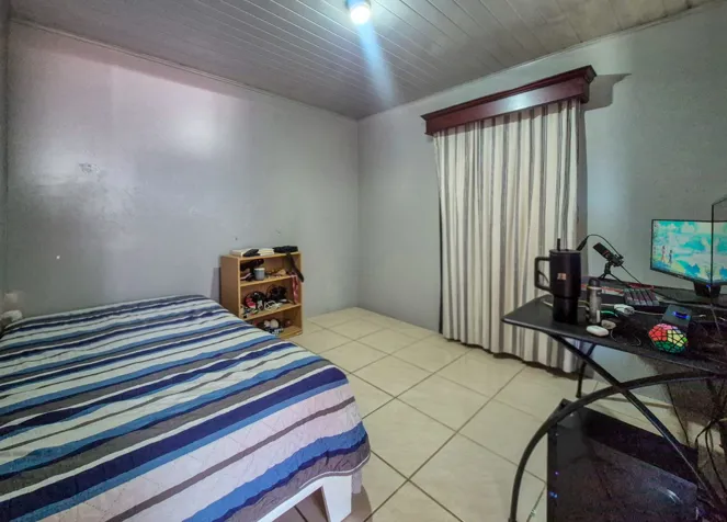 Amplia casa de 2 niveles, 3 Habitaciones en San Isidro De El General, Pérez Zeledón, San José — $139,999 - Foto 2 de 17