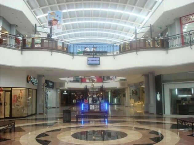 VENTA DE 2 LOCALES EN MALL HEREDIA  en Heredia — $580,000