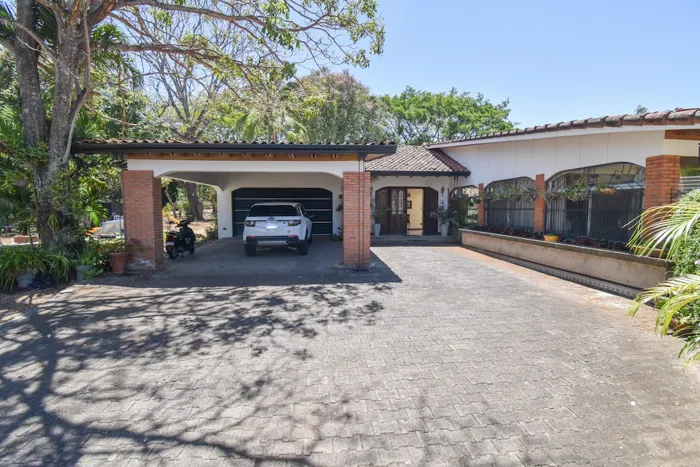 Independent Single-Level House in Bosques de Doña Rosa in La Asunción, Belén, Heredia — $850,000 - Photo 3 of 30