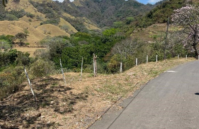 Lote con vistas hacia el pacifico ubicada 5 minutos de la pista 27 en Atenas, Alajuela — $80,000 - Foto 2 de 9