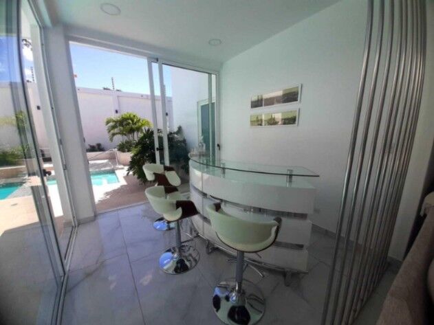 Venta de Casa en Escazú. RAH 26-175 en Escazú, San José — $2,400,000