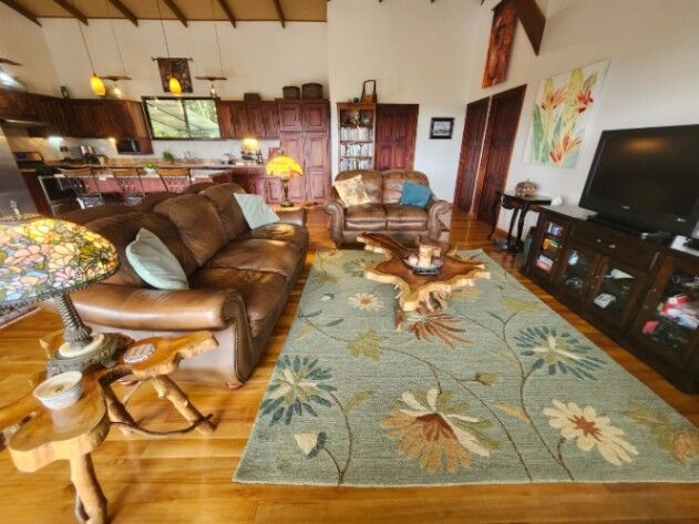 Casa en la Montaña con Vista, Suite Principal de Lujo y Estudio Independiente  en Platanares, Pérez Zeledón, San José — $650,000