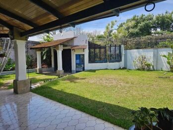 Se vende moderna casa con amplio patio en Granadilla Curridabat 25-1953 in Granadilla, Curridabat, San José — $340,000 - Photo 4 of 22