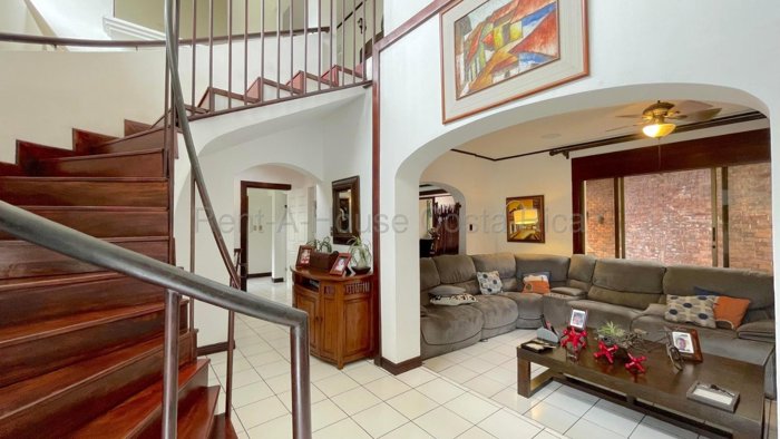 OPORTUNIDAD Debajo Avaluo Casa $310000 Los Arcos Ciudad Cariari 305m2 in La Asunción, Belén, Heredia — $310,000 - Photo 3 of 23