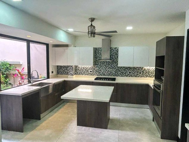 Venta de Casa.en.Los Laureles Escazú in Escazú, San José — $495,000 - Photo 3 of 27