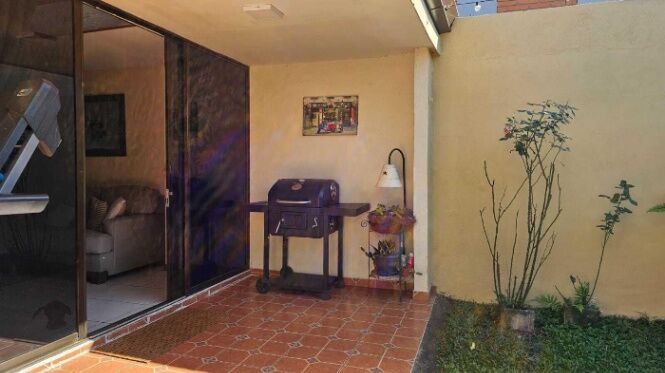 Vendo esta hermosa y cómoda casa en Goicoechea en Mata de Plátano, Goicoechea, San José — $200,000