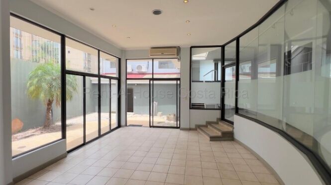 Venta de Casa Comercial/Residencial en Mata Redonda, San José. in Mata Redonda, San José — $450,000